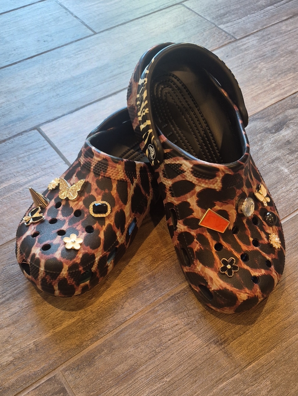 NWOT 7.5/8 Crocs Leopard Zebra Print Classic Animal Remix Clogs w/ Jibbitz
